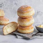 Berlinerbolle med vaniljekrem.